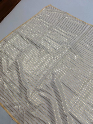 Tablecloth like new, dimensions 1×1
