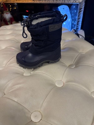 Children's snow boots like new, sizes 24, 32, 34, gray and pink