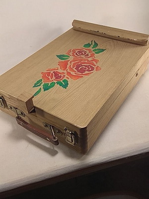 Φορητό δρύινο καβαλέτο ζωγραφικής μεταχειρισμένο με ζωγραφιστό τριαντάφυλλο