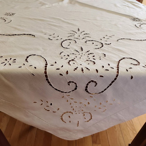 Handmade cutwork tablecloth like new 160x160