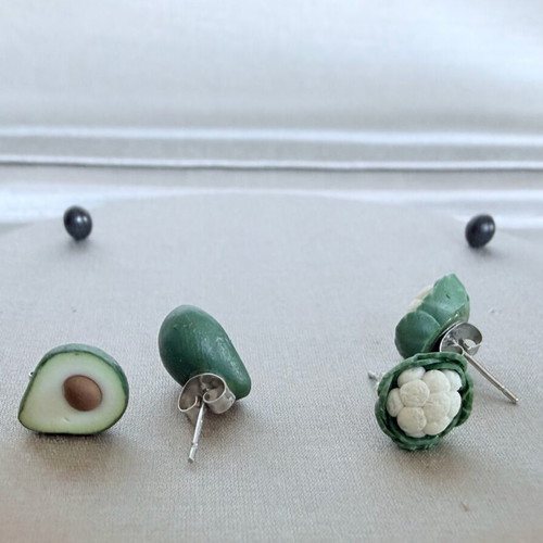 Earrings used with avocado and cauliflower design, white and green