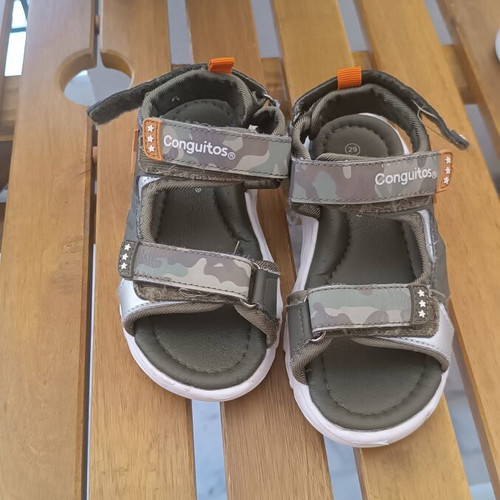 Conguitos sandals size 29 like new