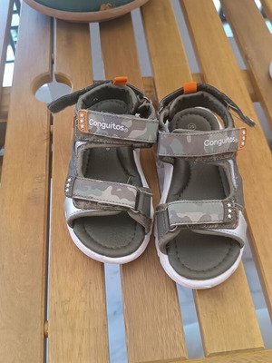 Conguitos sandals size 29 like new