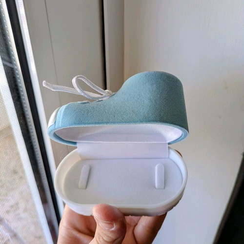 Children's jewelry box shoe-shaped like new