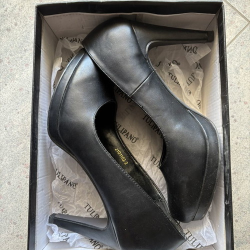 Tulipano black pumps size 40, slightly used