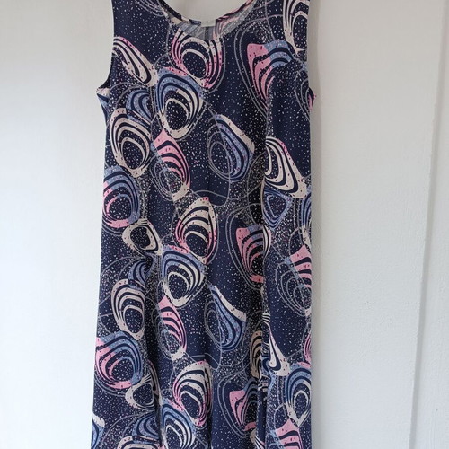 Dress L/XL polyester like new, colorful