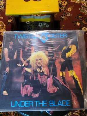 Twisted Sister vinyl 1st edition like new, metal