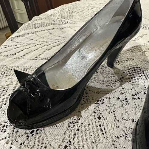 Peep toe patent leather black pumps like new, size 37