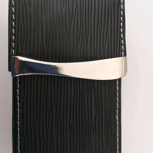 Black cigarette case new with automatic magnetic metal lid