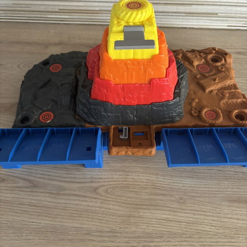 Hot Wheels Monster Trucks Arena Smashers Bone Shaker Ultimate Crush Yard