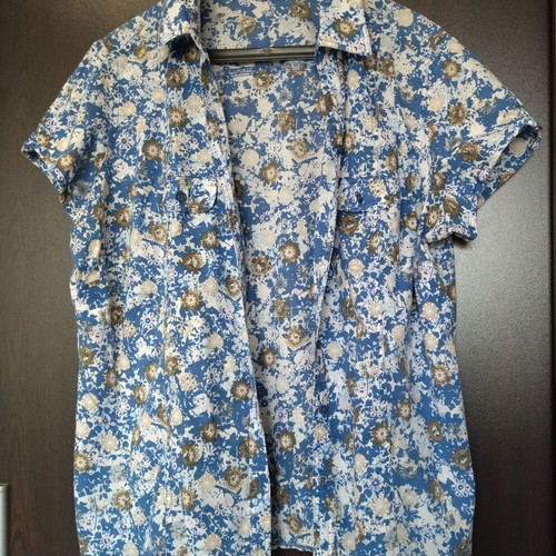 Outfit women's shirt with short sleeves like new, size 4XL, white and blue
