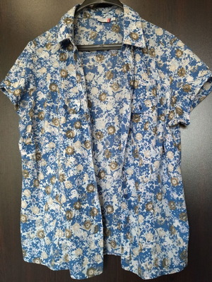 Дамска риза Outfit с къс ръкав като ново, размер 4XL, бяла и синя