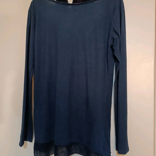 Blouse with detachable scarf and sequin heart like new, blue
