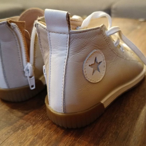 Gorgino anatomic baptismal kids shoes size 23 like new, unisex