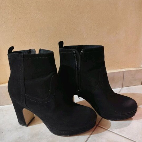 H&M suede ankle boots like new, size 38, black