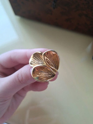 Flower ring like new, golden