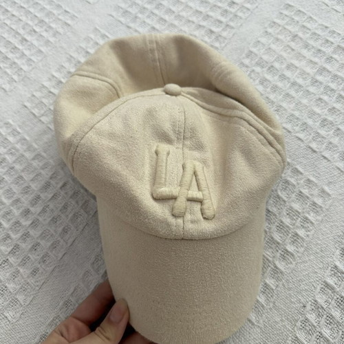 Hats set like new, pack of 4, one size