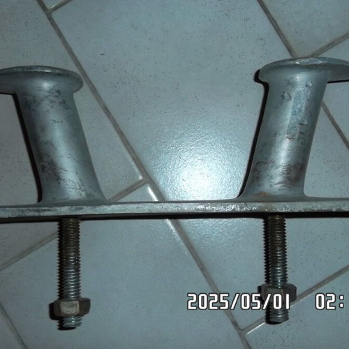 Metal heavy-duty cleat used, 1 piece