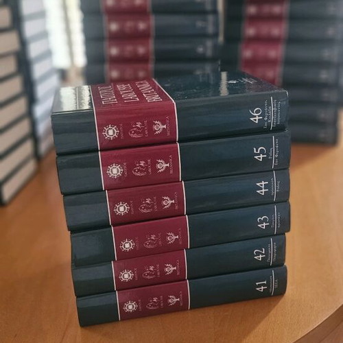 Papyrus Larousse Britannica encyclopedia set like new, 46 volumes