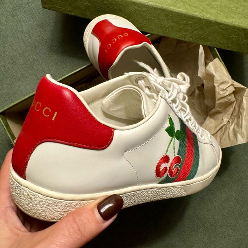 Gucci Ace white sneakers with red and green stripe, like new