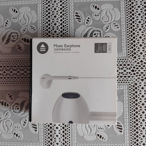 Wired white phone earphones