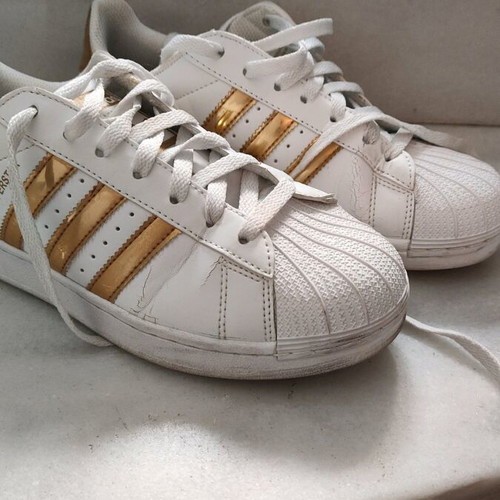 Athletic shoes used size 39 with gold details