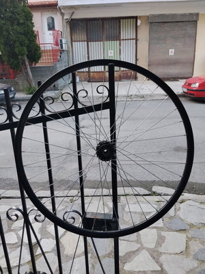 Ζάντα και ακτίνες mountain bike σαν καινούργιες, θέμα στο κέντρο