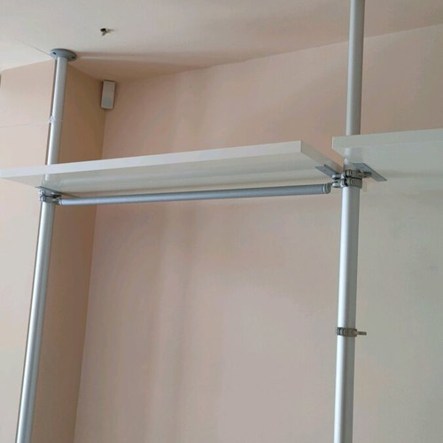 Hanging shelving system like new, 3m height with 4m extension length