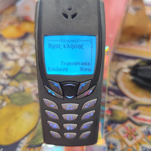 Nokia 6510 vintage mobile phone used with charger and new battery