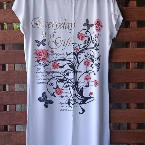White blouse nightgown "Everyday is a Gift" with floral designs, like new