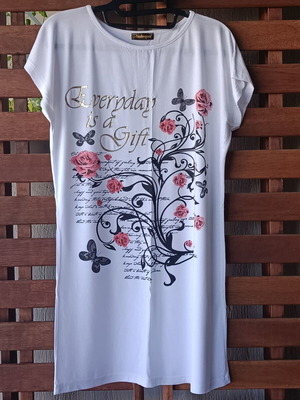 White blouse nightgown "Everyday is a Gift" with floral designs, like new