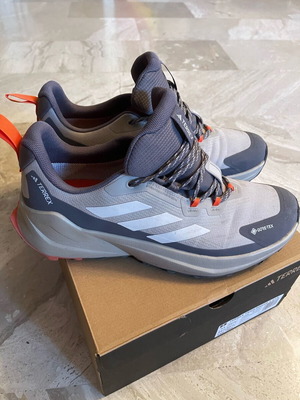 Adidas Terrex men's athletic shoes like new, size 45.5 gray