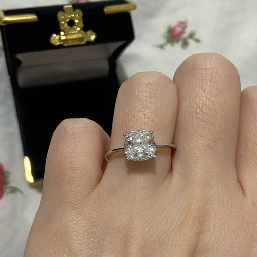 Cushion cut diamond ring new