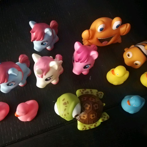 Bath toys set of 14 pieces like new