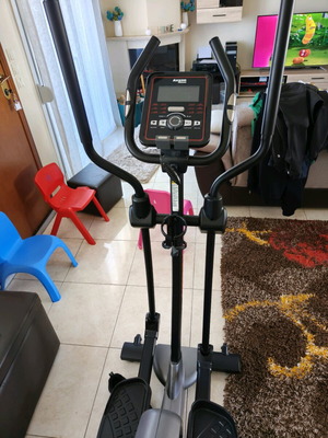 Axxon Exceed e30 elliptical trainer like new