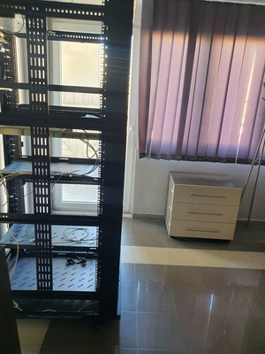 Καμπίνα Server Rack 42U 800mm x 2000mm x 960mm σαν καινούργιο με 4 σταθερά ράφια 1U Krone 80x100
