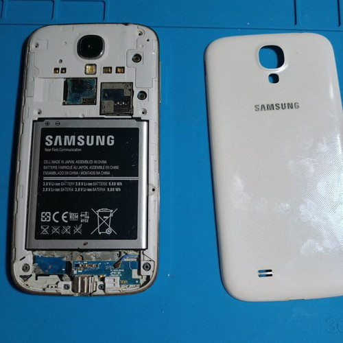 Samsung Galaxy S4 GT-09505 used for parts with broken screen
