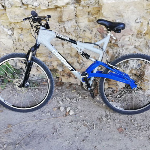 California Flash mountain bike, 24 speeds, 26-inch tires