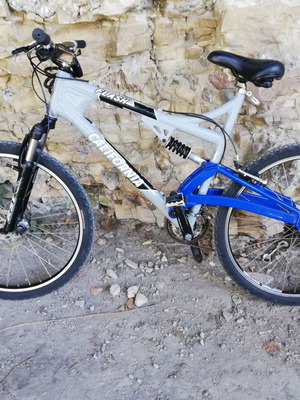 California Flash mountain bike, 24 speeds, 26-inch tires