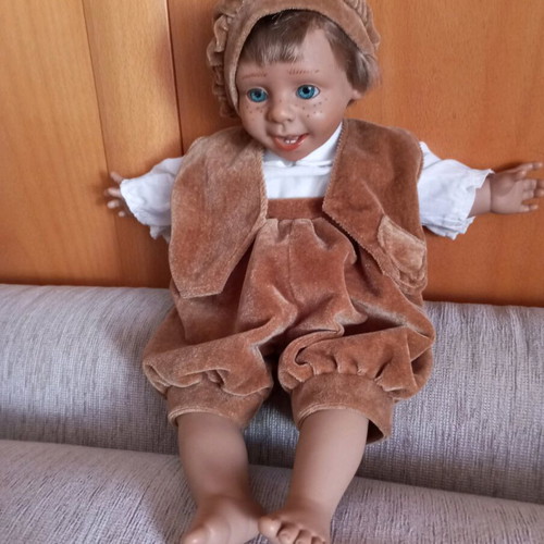 Vintage doll 25 years old like new