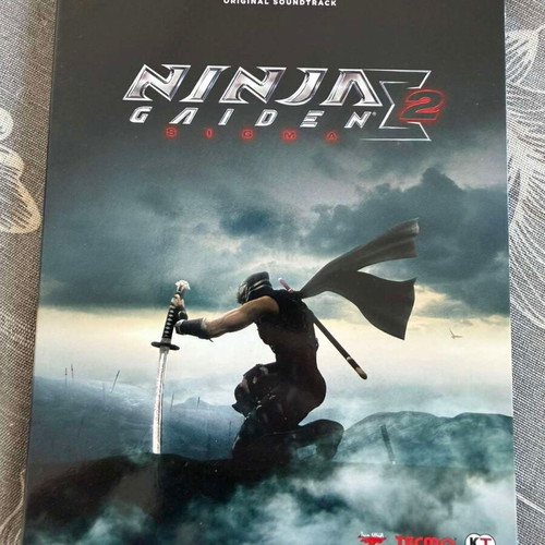 Ninja Gaiden Sigma 2 Collector's Edition like new with artbook and official soundtrack