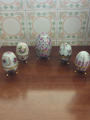 Limoges porcelain egg set used, pack of 5, needs minor repair