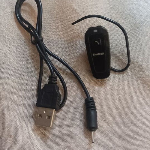 Bluetooth headset like new with charging cable BH320