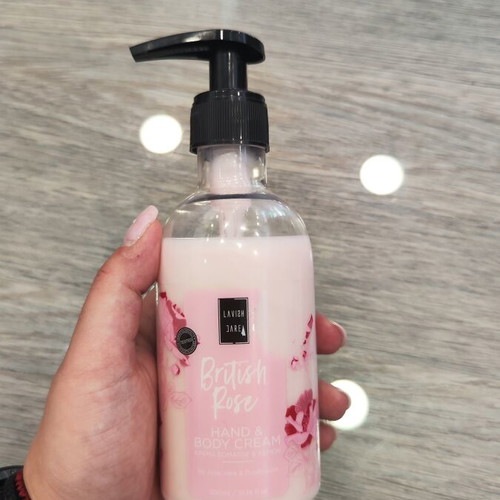 Lavish body cream with rose scent like new