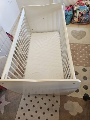 Wooden baby cot with mattress like new 1.50×70