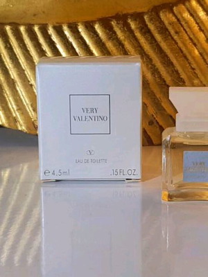 VERY VALENTINO