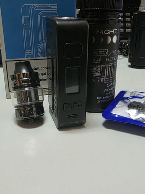 Shakerz vaporizer and Gaur 18 mod like new with accessories