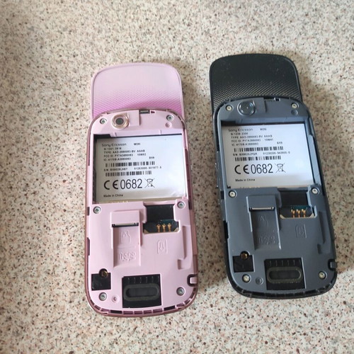 Sony Ericsson w20i (Zylo) used phones for parts, pack of 2