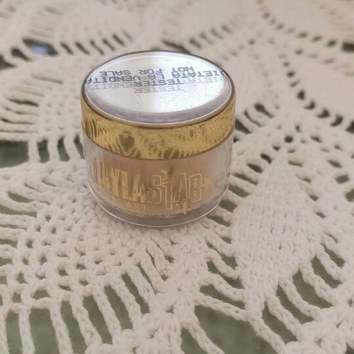 LAYLA Star eyeshadow powder used, gold color