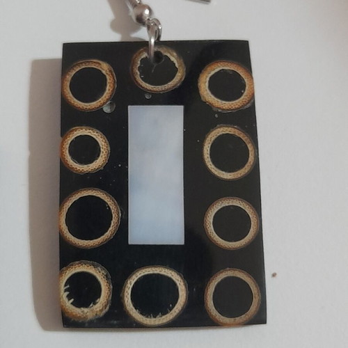Ethnic earrings like new with mother of pearl details